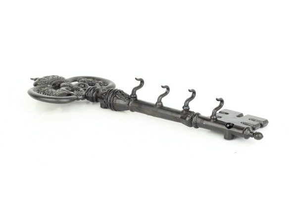 Vešiak na kľúče historický kľúč so štyrmi háčikmi 27 x 10 cm kov