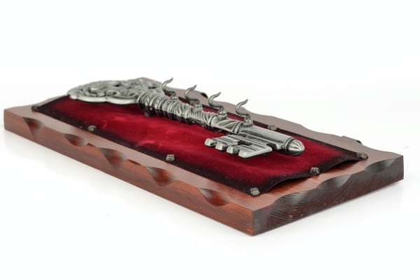 Vešiak na kľúče s historickým kľúčom s orlom 32 x 6 x 16,5 cm kov a drevo