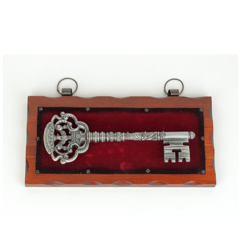 Vešiak na kľúče s historickým kľúčom s orlom 32 x 6 x 16,5 cm kov a drevo