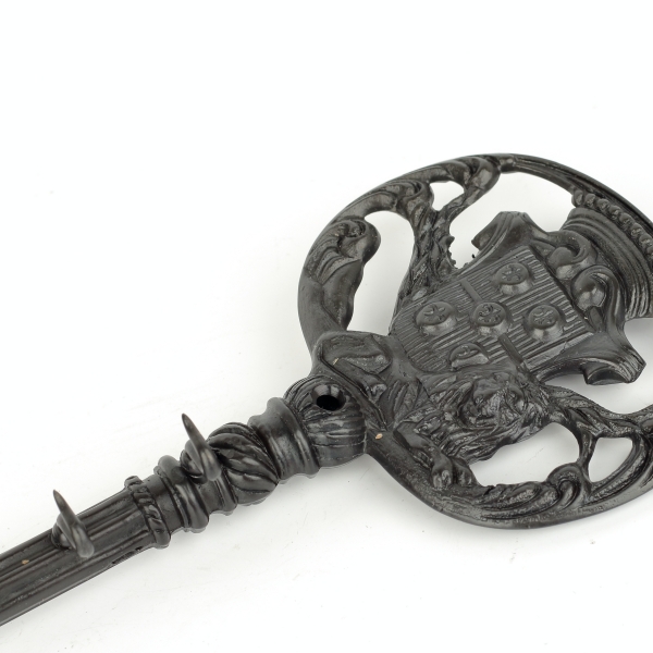 Vešiak na kľúče v podobe historického kľúča 26,5 x 11 cm kov