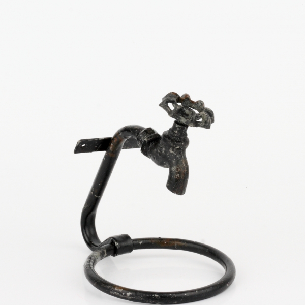 Vešiak na uteráky kruh s kohútikom na vodu