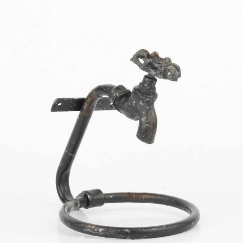 Vešiak na uteráky kruh s kohútikom na vodu