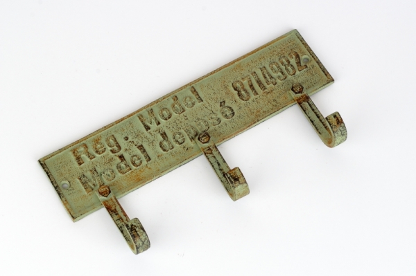 Vešiak trojháčik na stenu zelená patina 27,3cm