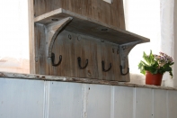 Vešiaková stena s rámčekmi na fotografie 47x66cm