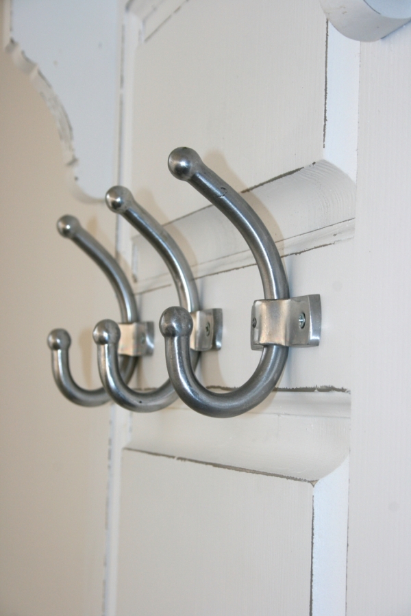 Vešiaková stena s úložným priestorom 76x210x40cm