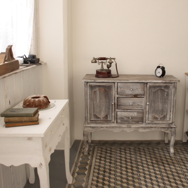 Vintage drevená komoda s patinou 93×37×79cm