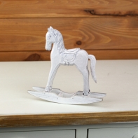 Vintage hojdací koník biely