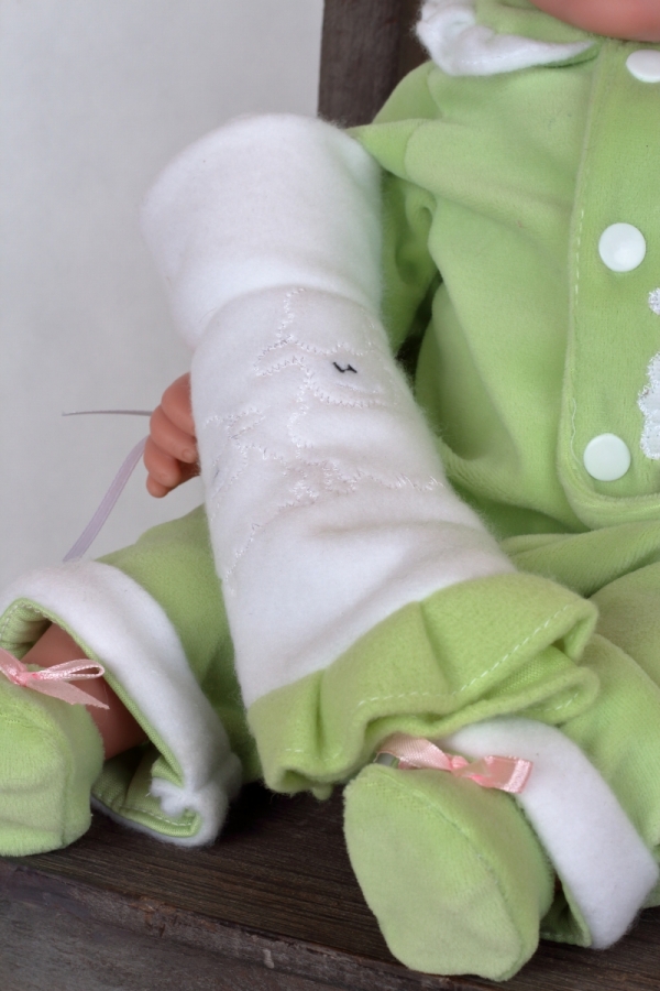 Vinylová bábika s dekou a ovečkou 40cm