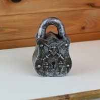 Visiaci zámok retro - pokladnička 16x10 cm