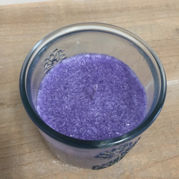 Vonná sviečka v pohári s púpavou - francúzska levandule