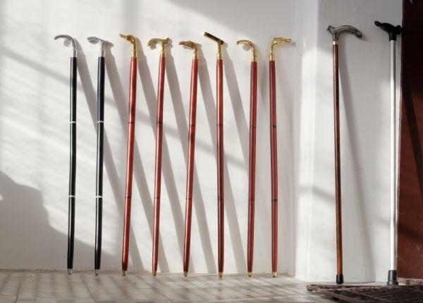 Vychádzková palice s ergonomickou rukoväťou - funkčná 95cm