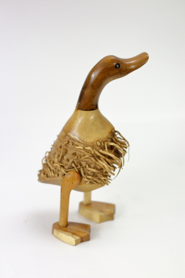 Vyrezávaná drevená soška z palmového dreva