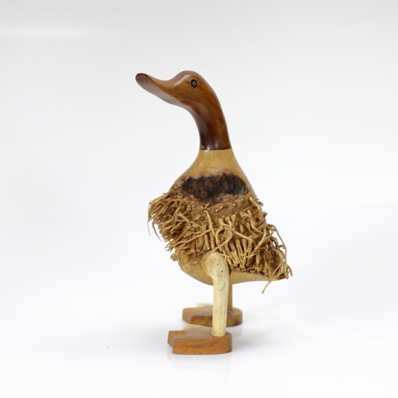 Vyrezávaná drevená soška z palmového dreva