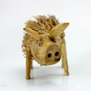 Vyrezávané drevené sochy strapaté prasa