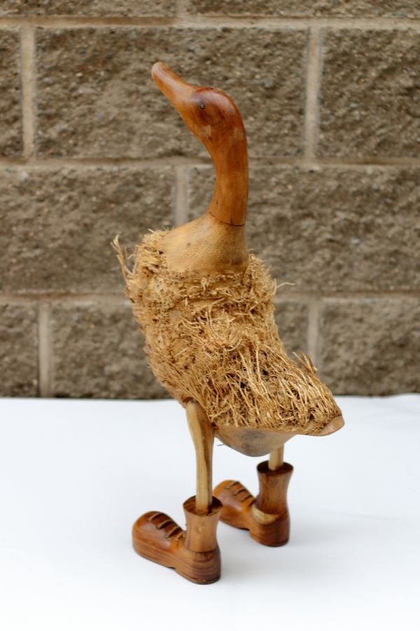 Vyrezávané drevené sochy z palmového a teakového dreva