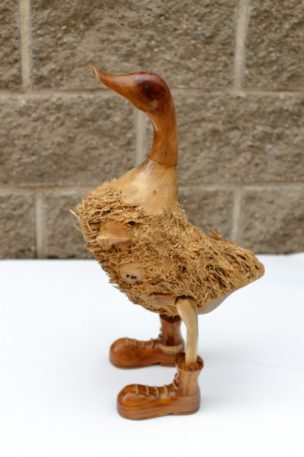 Vyrezávané drevené sochy z palmového a teakového dreva