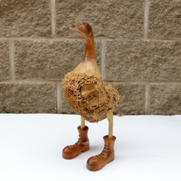 Vyrezávané drevené sochy z palmového a teakového dreva