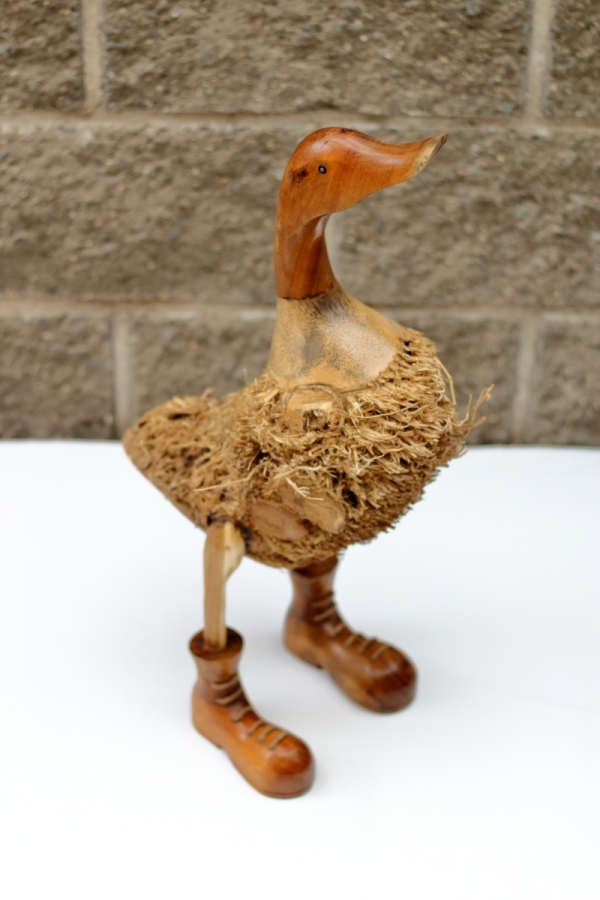 Vyrezávané drevené sochy z palmového a teakového dreva