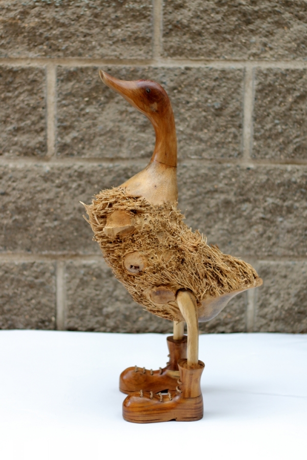 Vyrezávané drevené sochy z palmového a teakového dreva