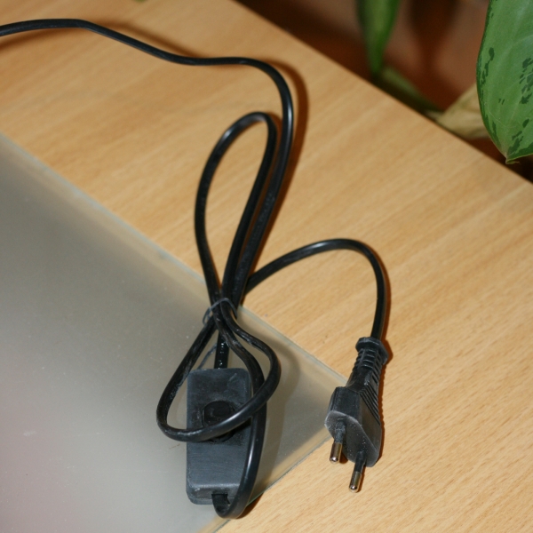 Vysoká stolová lampa biela 92cm