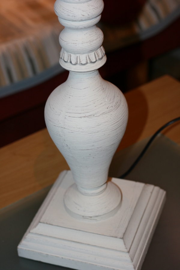 Vysoká stolová lampa biela 92cm