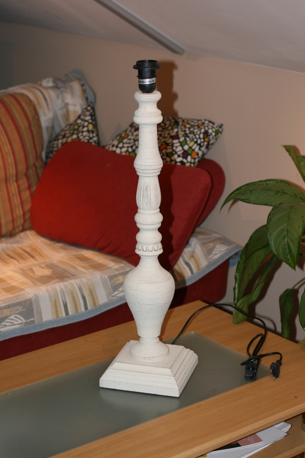 Vysoká stolová lampa biela 92cm