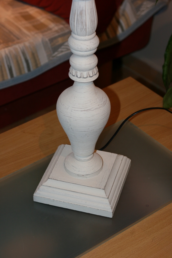 Vysoká stolová lampa biela 92cm