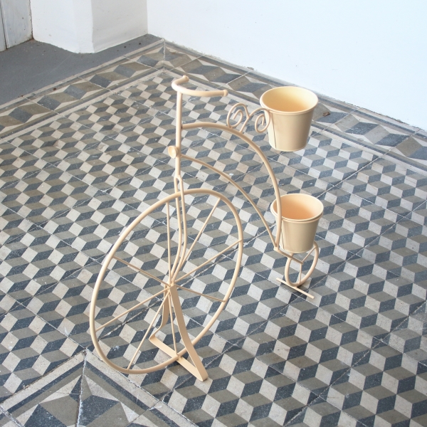 Vysoký kvetináč kovové kolo béžove