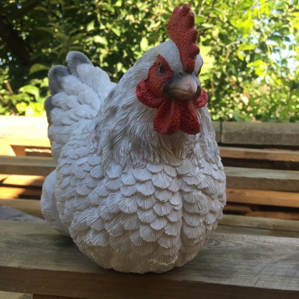 Záhradná dekorácia sliepky na plot biela - vyradené