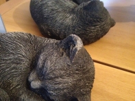 Záhradné dekorácie sediaci mačka 28cm - poškodené