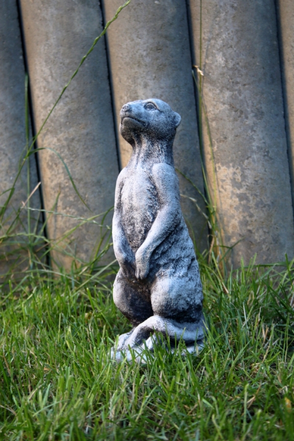 Záhradná dekorácie surikata 8x9,5x26cm