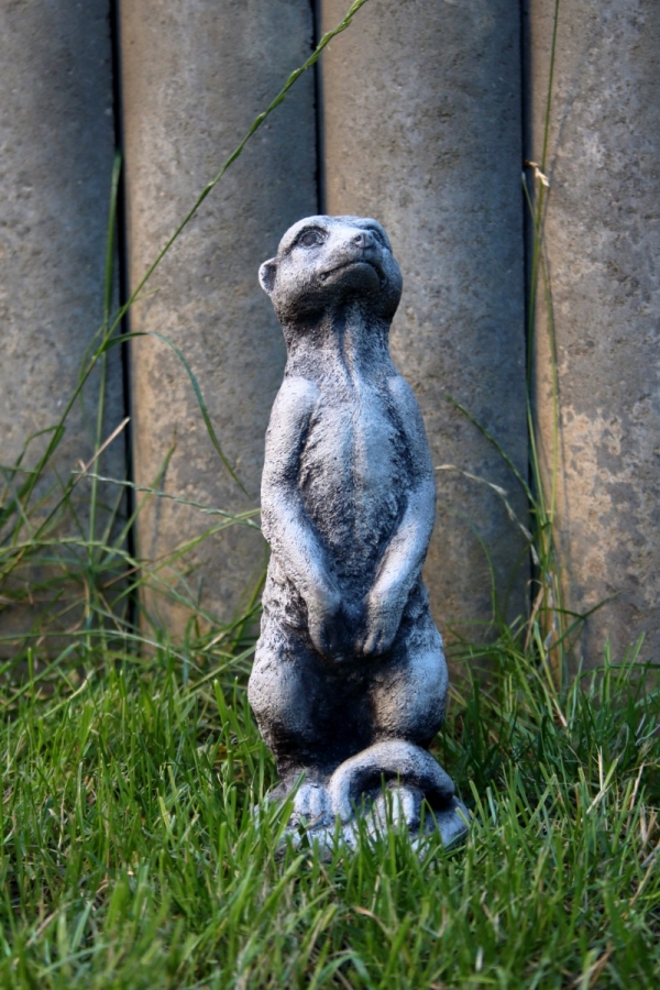 Záhradná dekorácie surikata 8x9,5x26cm