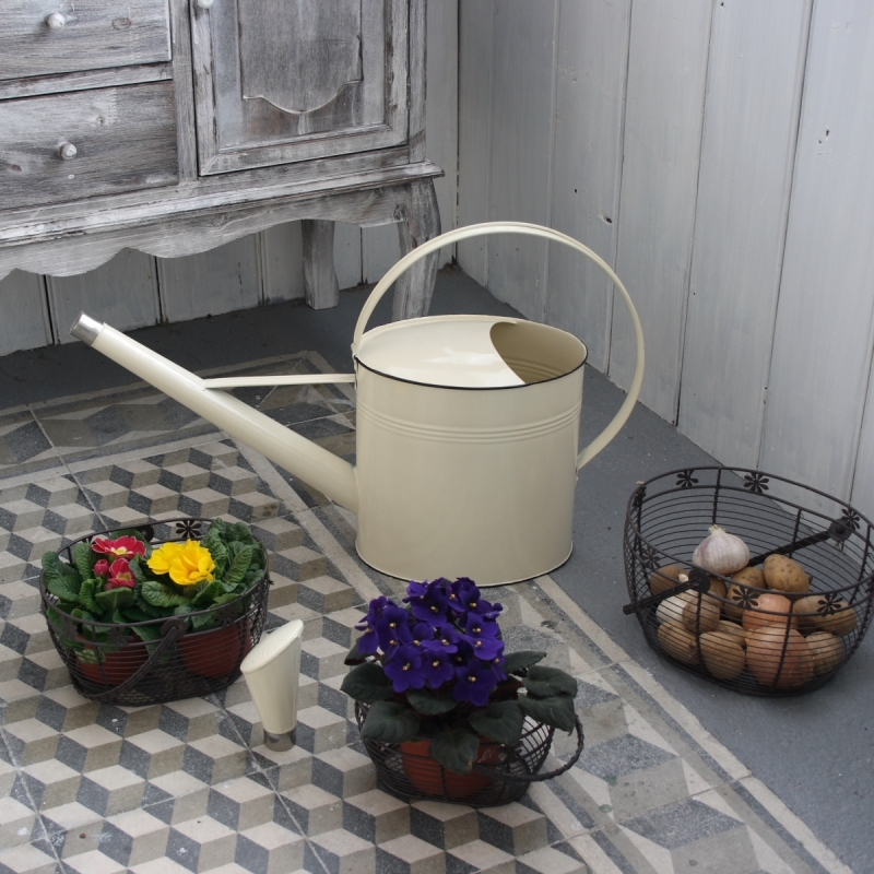 Záhradná kanva béžová