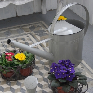 Záhradná kanva šedá