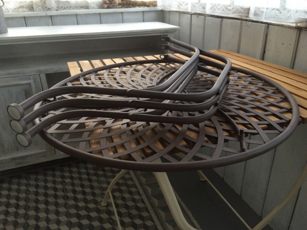 Záhradný kovový set - stôl / 2 stoličky Romantic