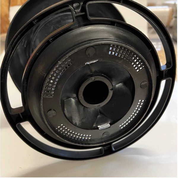 Záhradné krmítko pre vtáky s dávkovačom