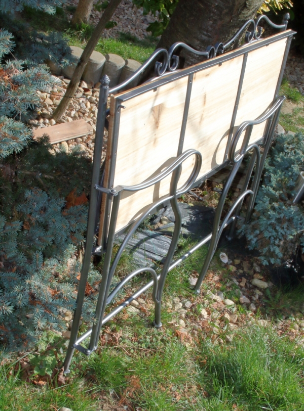 Záhradná lavička šedá