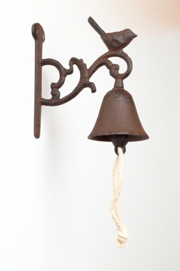 Záhradný liatinový zvonček na stenu s vtáčikom 15x30cm