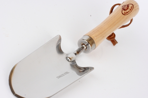 Záhradná lopatka s drevenou rukoväťou 33cm