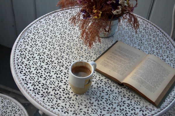 Záhradný nábytok kovový stôl a 2 stoličky