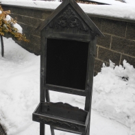 Záhradný nábytok stojan s tabuľou