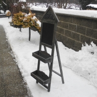 Záhradný nábytok stojan s tabuľou