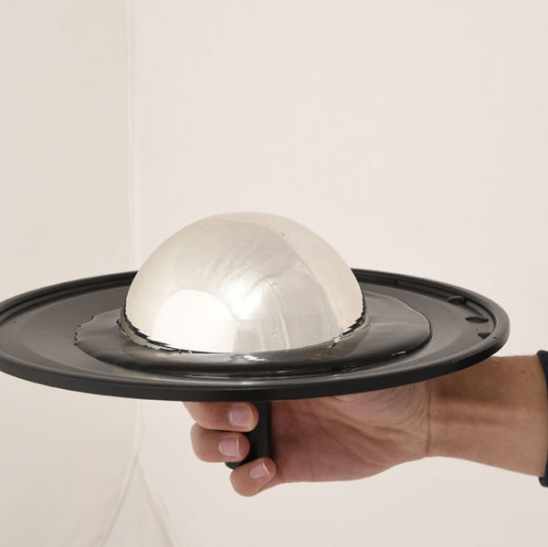 Záhradné pítka pre vtáky na tyči