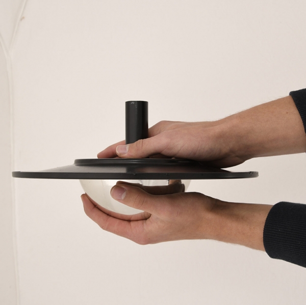 Záhradné pítka pre vtáky na tyči