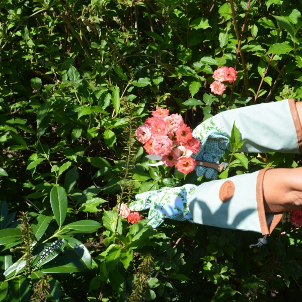 Záhradné rukavice s potlačou ruží 17,8 x 2 x 38,2 cm predĺžené 