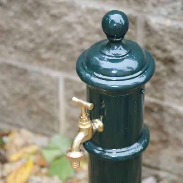 Záhradný stĺpik na vodu s kohútikom