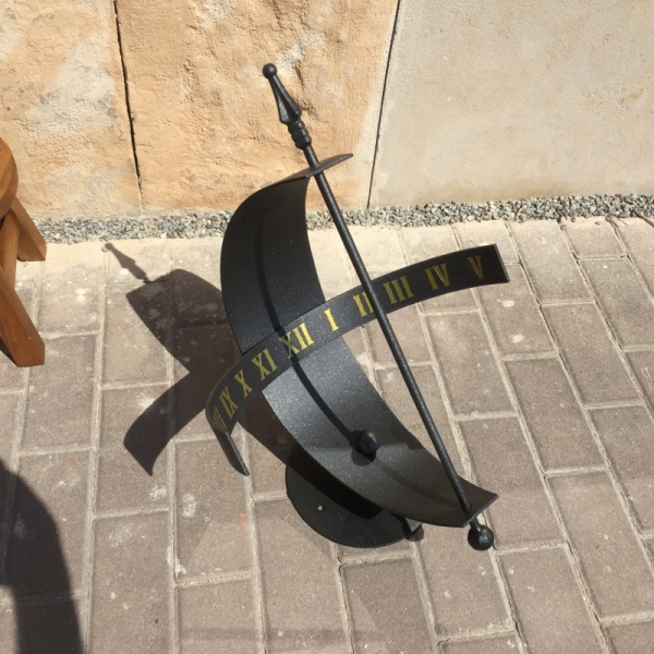 Záhradné slnečné hodiny