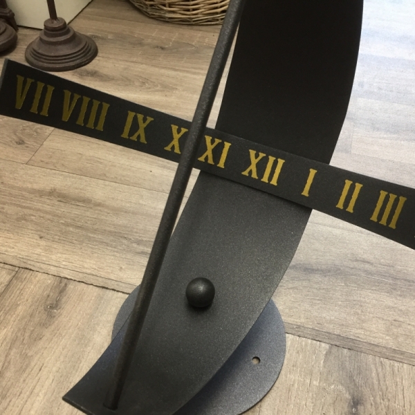 Záhradné slnečné hodiny