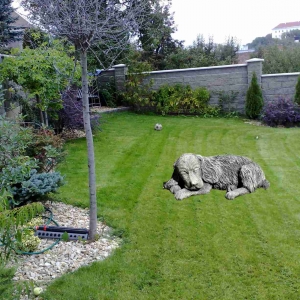 Záhradná socha kokeršpaniel spiaci 32 cm 5 kg