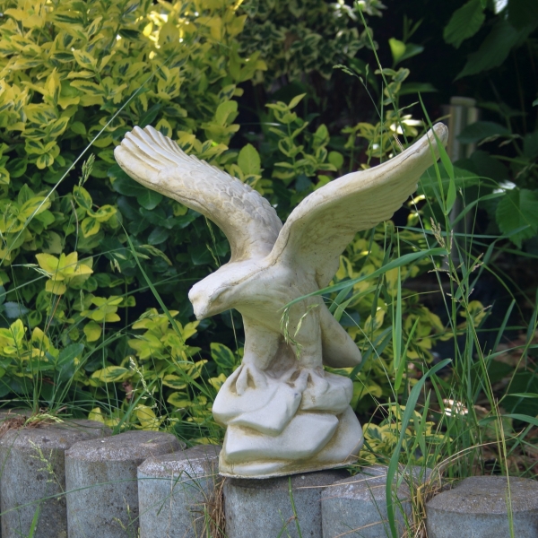 Záhradná socha orol 35x21x33cm